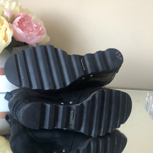 SOREL Lea™ Ankle Black Boots - Picture 5 of 9